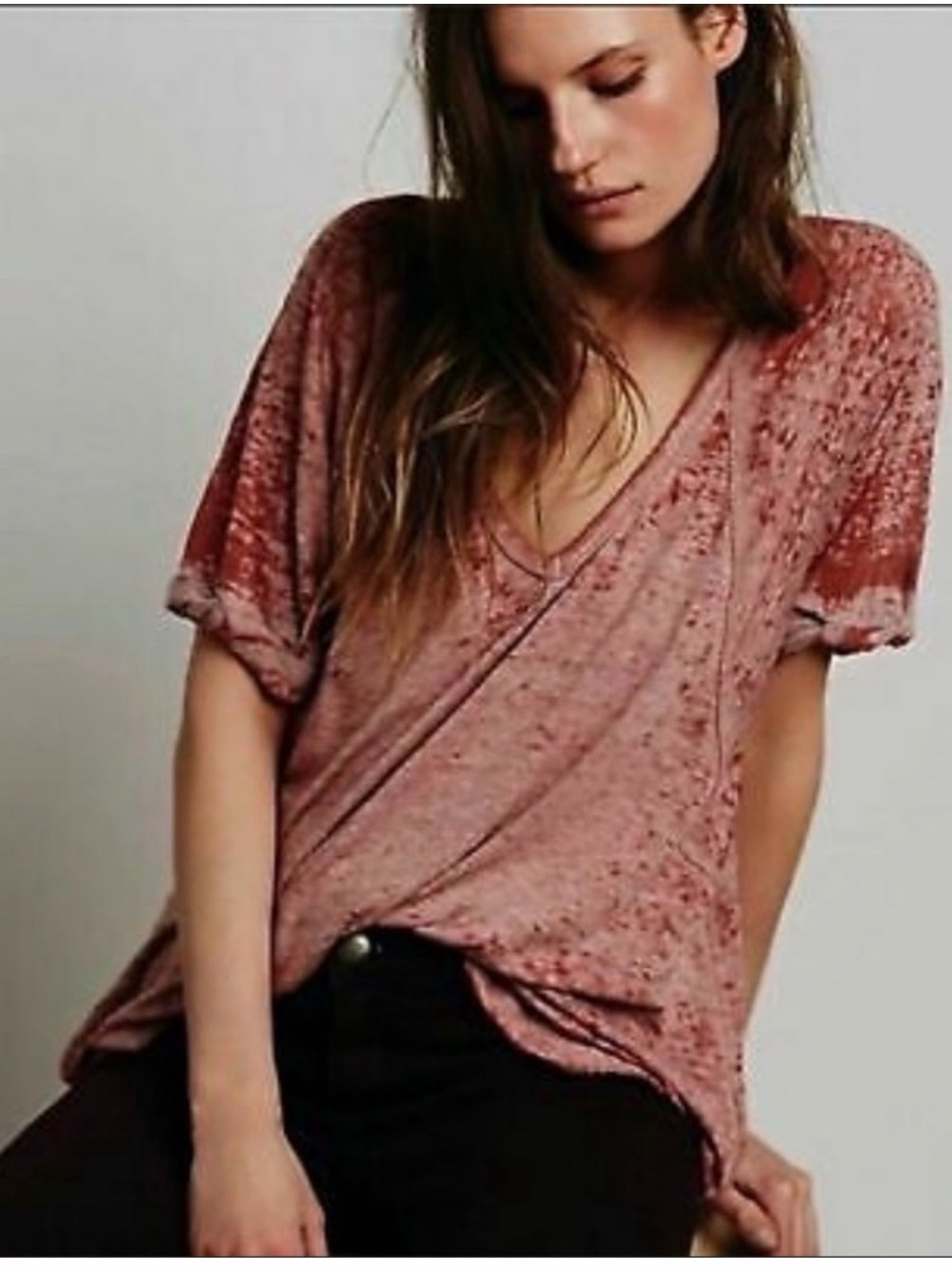 We The Free The Classic Crew Distressed V-Neck Tee in Rose Size Medium